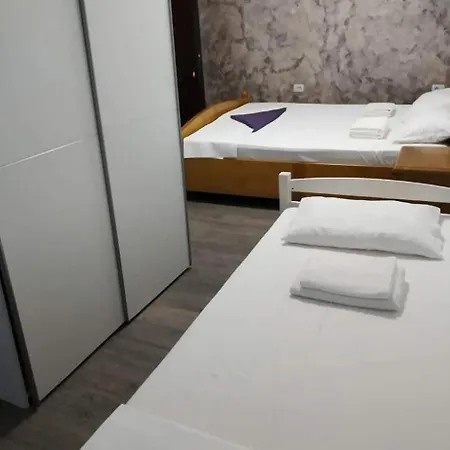 Maryy Guest house *